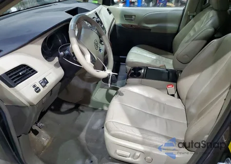 2011 Toyota Sienna Xle z USA, uszkodzony, nr VIN 5TDDK3DC0BS010738